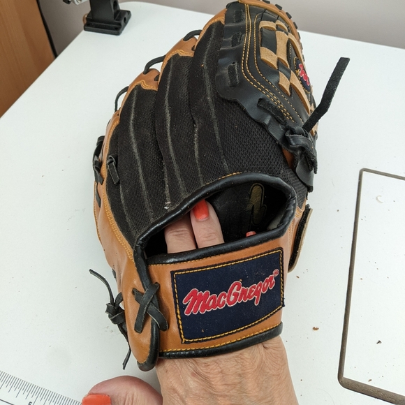 McGregor M450 Softball mitt w deep custom pocket crown web, Original Owner- SALE - Picture 6 of 11
